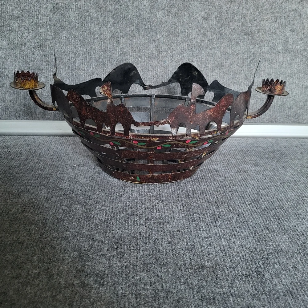 Vintage Primitive Metal African Animals Elephant giraffe